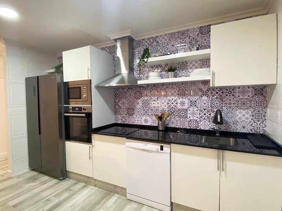 Letty'S House Apartment ซานตาโปลา ภายนอก รูปภาพ