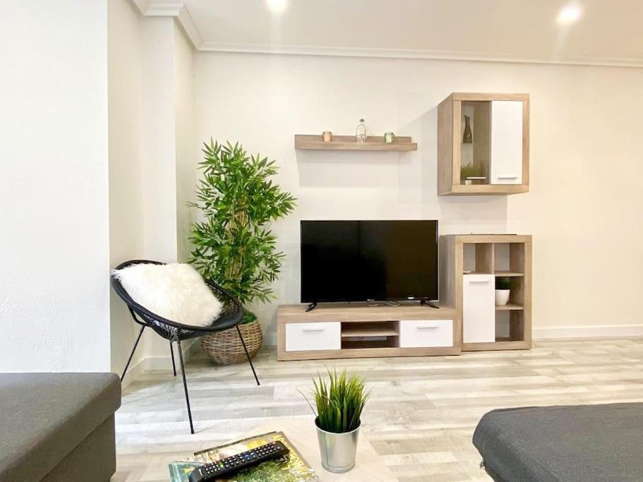 Letty'S House Apartment ซานตาโปลา ภายนอก รูปภาพ