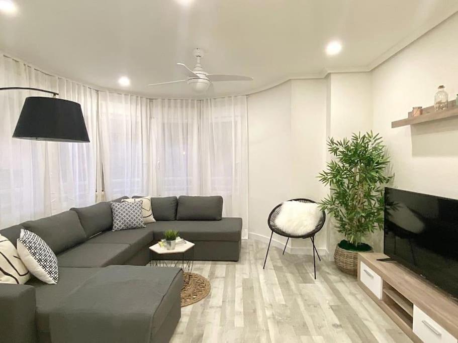 Letty'S House Apartment ซานตาโปลา ภายนอก รูปภาพ