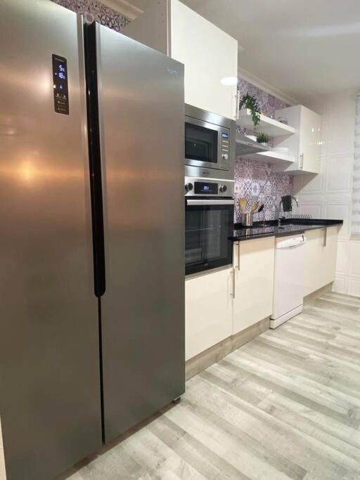 Letty'S House Apartment ซานตาโปลา ภายนอก รูปภาพ