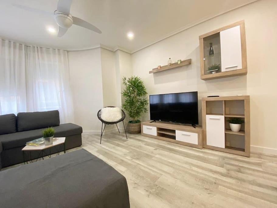 Letty'S House Apartment ซานตาโปลา ภายนอก รูปภาพ